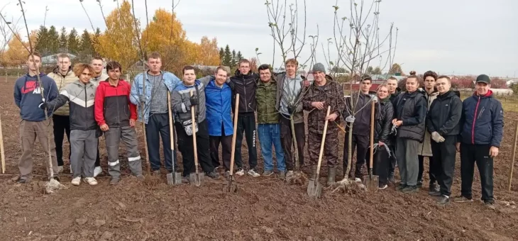СТУДЕНТЫ ИНЖЕНЕРНОГО ИНСТИТУТА СОЗДАЮТ ФРУКТОВЫЙ САД