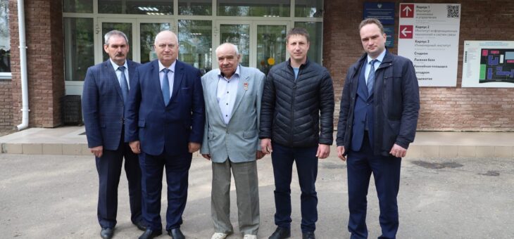 ПОЗДРАВЛЯЕМ С ЗАСЛУЖЕННОЙ НАГРАДОЙ