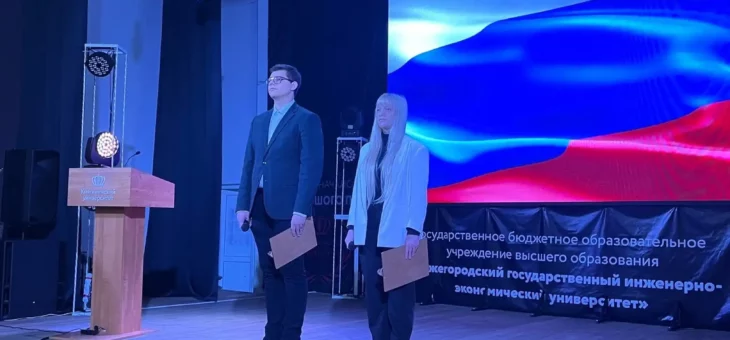 ТОРЖЕСТВЕННОЕ ПОДНЯТИЕ ФЛАГА РОССИЙСКОЙ ФЕДЕРАЦИИ