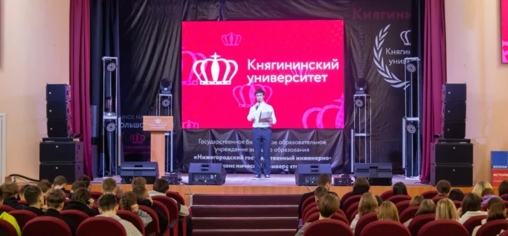ТОРЖЕСТВЕННОЕ ПОДНЯТИЕ ФЛАГА РОССИЙСКОЙ ФЕДЕРАЦИИ