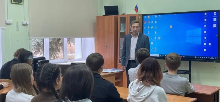 В СОВЕТСКОЙ СРЕДНЕЙ ШКОЛЕ БОЛЬШЕМУРАШКИНСКОГО РАЙОНА СОСТОЯЛСЯ ВСЕРОССИЙСКИЙ КЛАССНЫЙ ЧАС «ПРОФЕССИОНАЛИТЕТ: ТЫ В ХОРОШЕЙ КОМПАНИИ!» ДЛЯ УЧАЩИХСЯ 8-11 КЛАССОВ