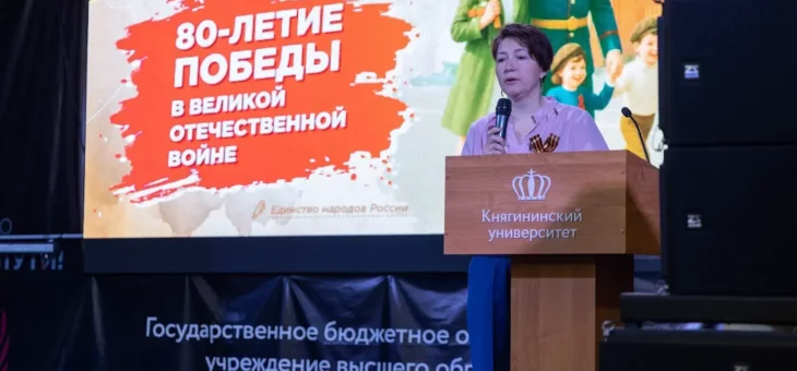 ТОРЖЕСТВЕННОЕ ПОДНЯТИЕ ФЛАГА РОССИЙСКОЙ ФЕДЕРАЦИИ
