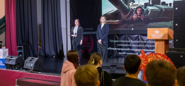 ТОРЖЕСТВЕННОЕ ПОДНЯТИЕ ФЛАГА РОССИЙСКОЙ ФЕДЕРАЦИИ