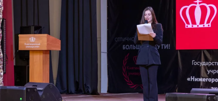 ТОРЖЕСТВЕННОЕ ПОДНЯТИЕ ФЛАГА РОССИЙСКОЙ ФЕДЕРАЦИИ