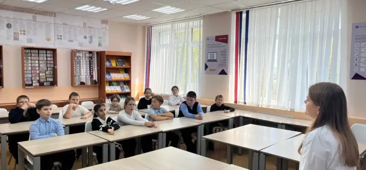 ШКОЛЬНИКИ В МУЗЕЕ ДЕНЕГ УНИВЕРСИТЕТА
