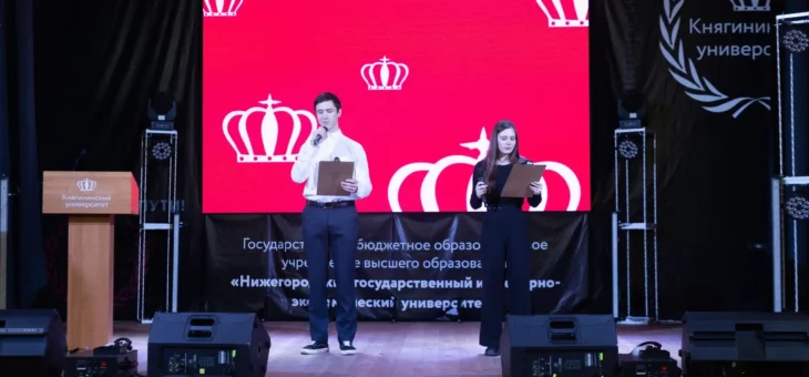 ТОРЖЕСТВЕННОЕ ПОДНЯТИЕ ФЛАГА РОССИЙСКОЙ ФЕДЕРАЦИИ